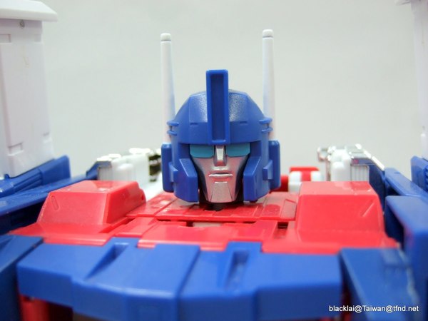 MP 31 Masterpiece Delta Magnus Diaclone Powered Convoy In Hand Photos 18 (18 of 32)